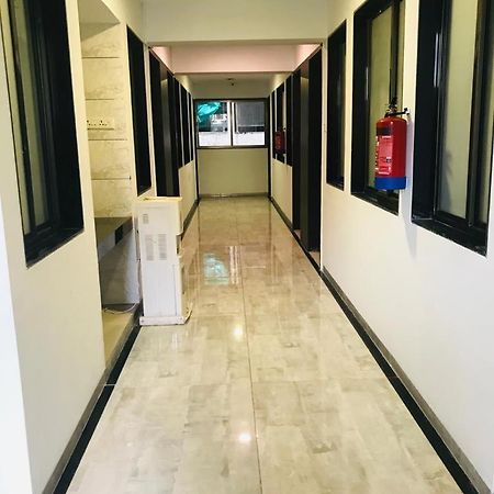 Hooliv 7 Avenues G Block Hotell Pune Exteriör bild
