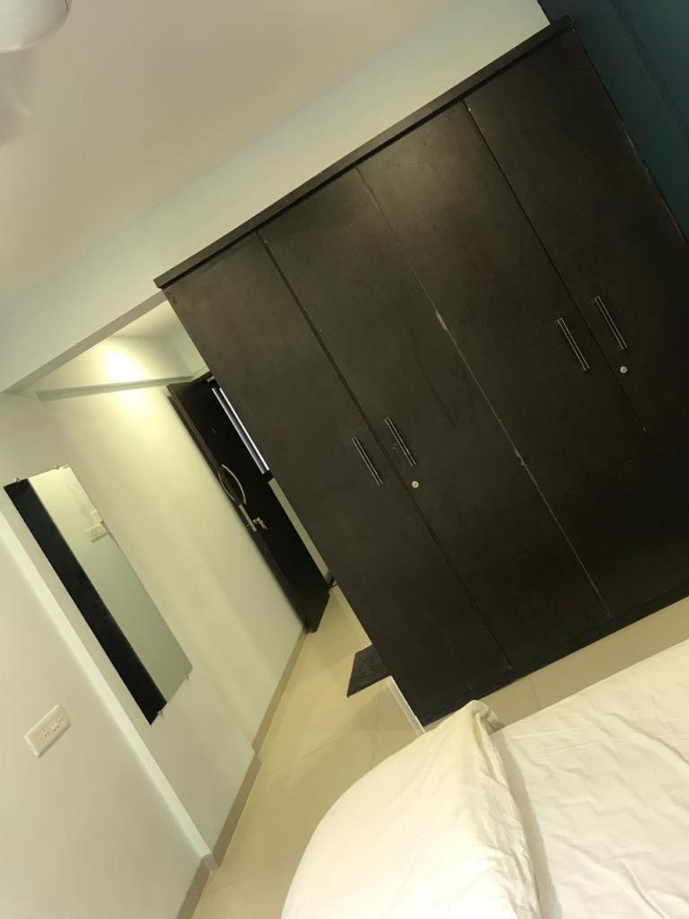 Hooliv 7 Avenues G Block Hotell Pune Exteriör bild